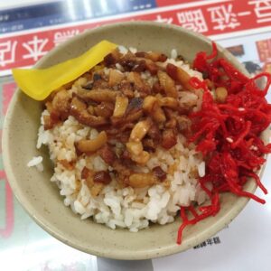 地元民に人気の 大鼎豬血湯 で見つけた美味しい滷肉飯 台湾遊びマップ